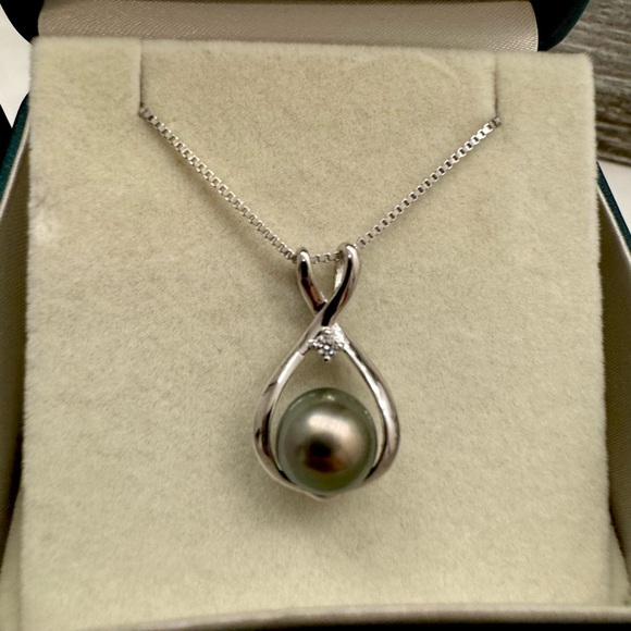 NWOT Black Pearl Necklace - Picture 3 of 6